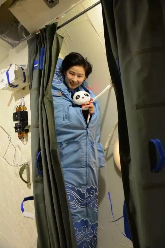太空人在睡覺