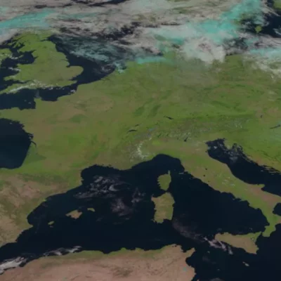 歐洲天氣預報衛星 EUMESAT 在 2022 年 7 月的熱浪中捕捉到了歐洲異常無雲的景象。