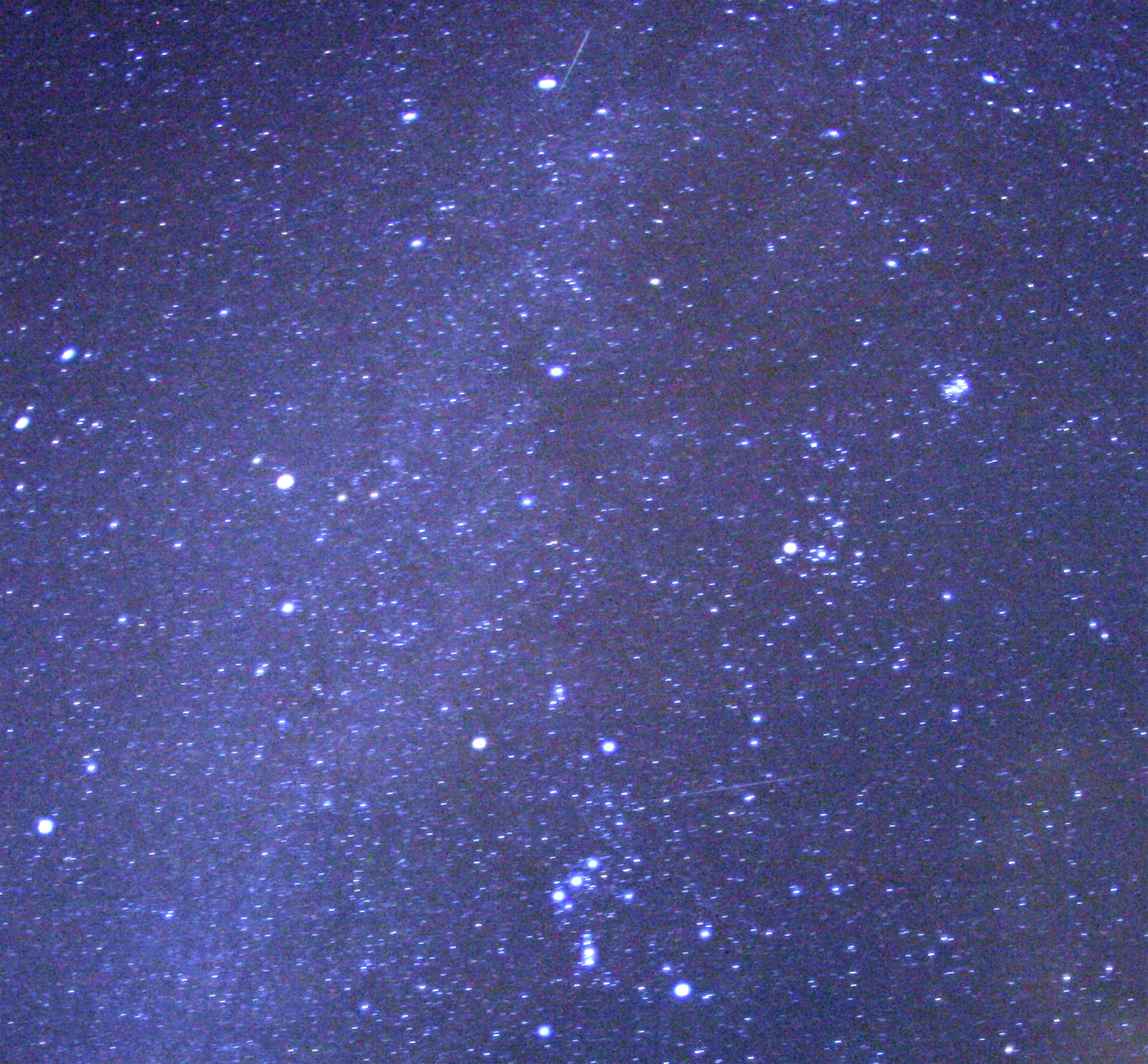 兩顆獵戶座流星雨的流星和銀河